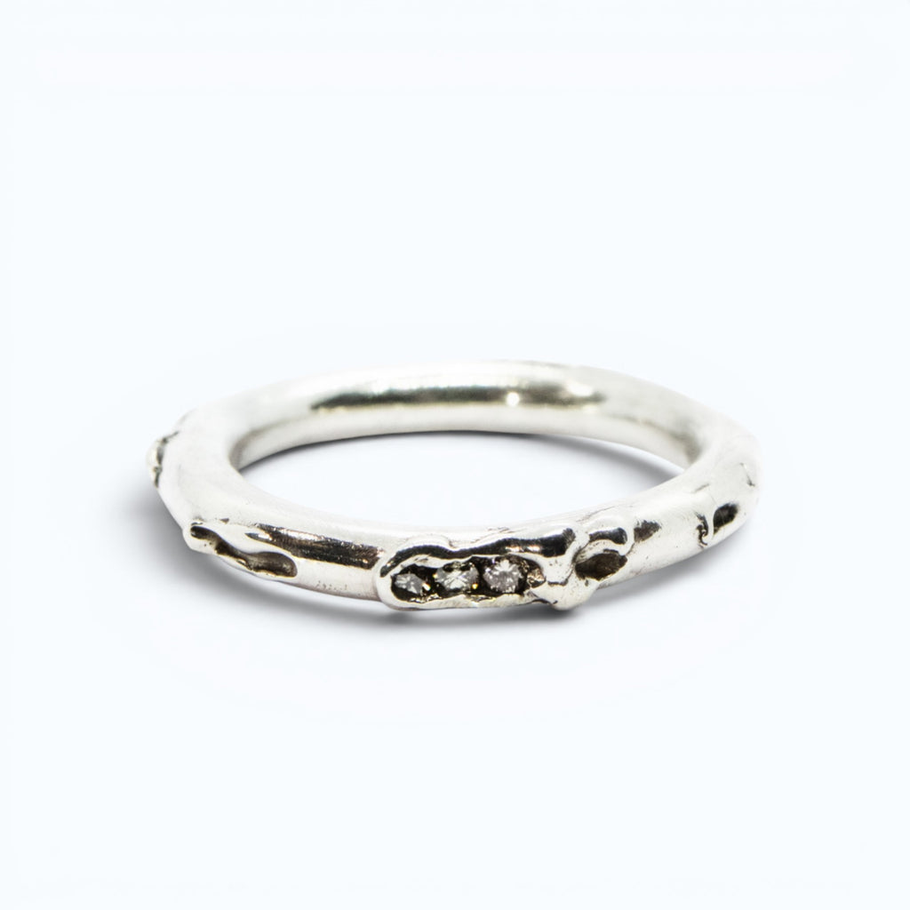 antre ring in silver with champagne diamonds, product image front view, INNAN Jewellery Berlin