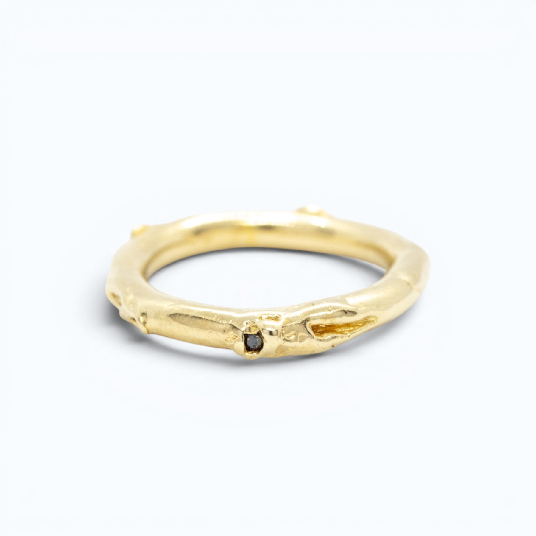 antre ring in yellow gold with black diamond, product image back view, INNAN Jewellery Berlin