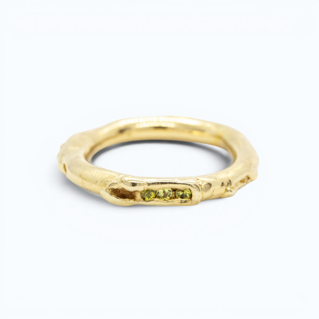 antre ring in yellow gold with yellow sapphires, product image front view, INNAN Jewellery Berlin
