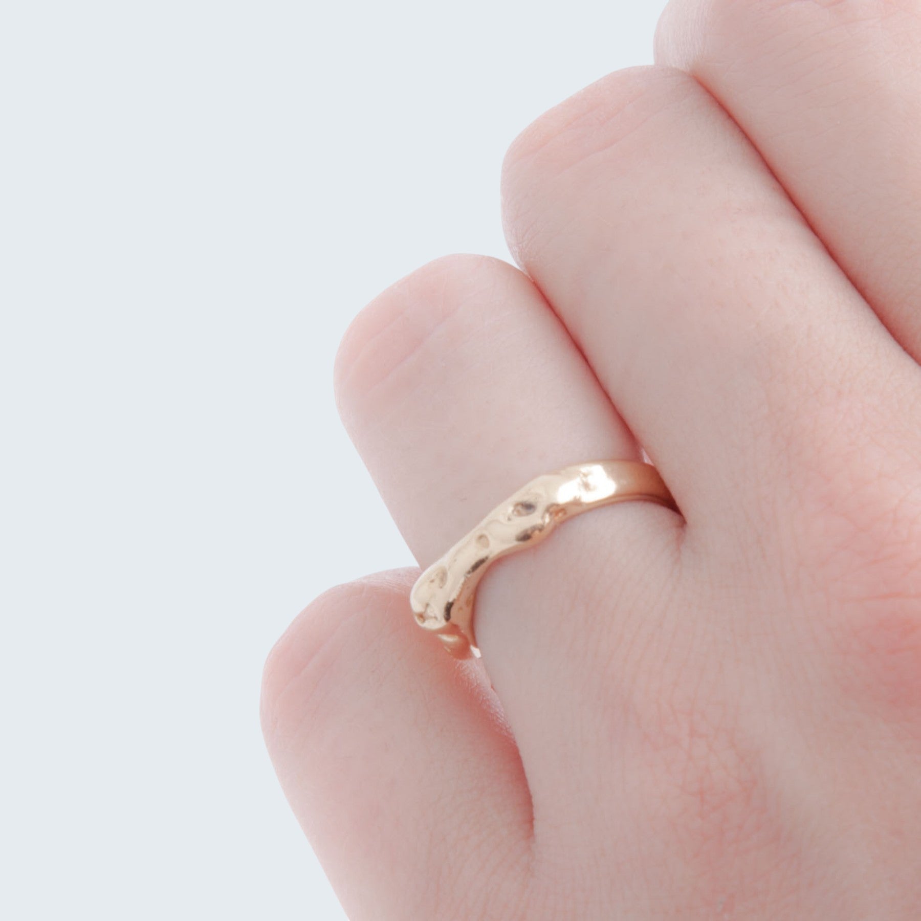 apollo wedding ring for her in yellow gold, product image back view, INNAN Jewellery Berlin