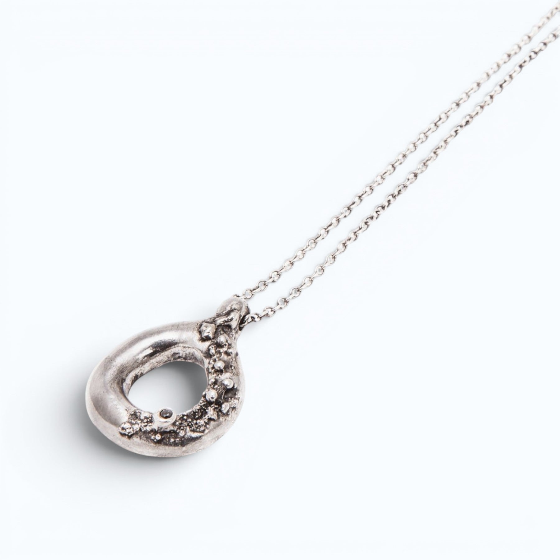 asterism pendant necklace in silver with black diamond, product image, INNAN Jewellery Berlin