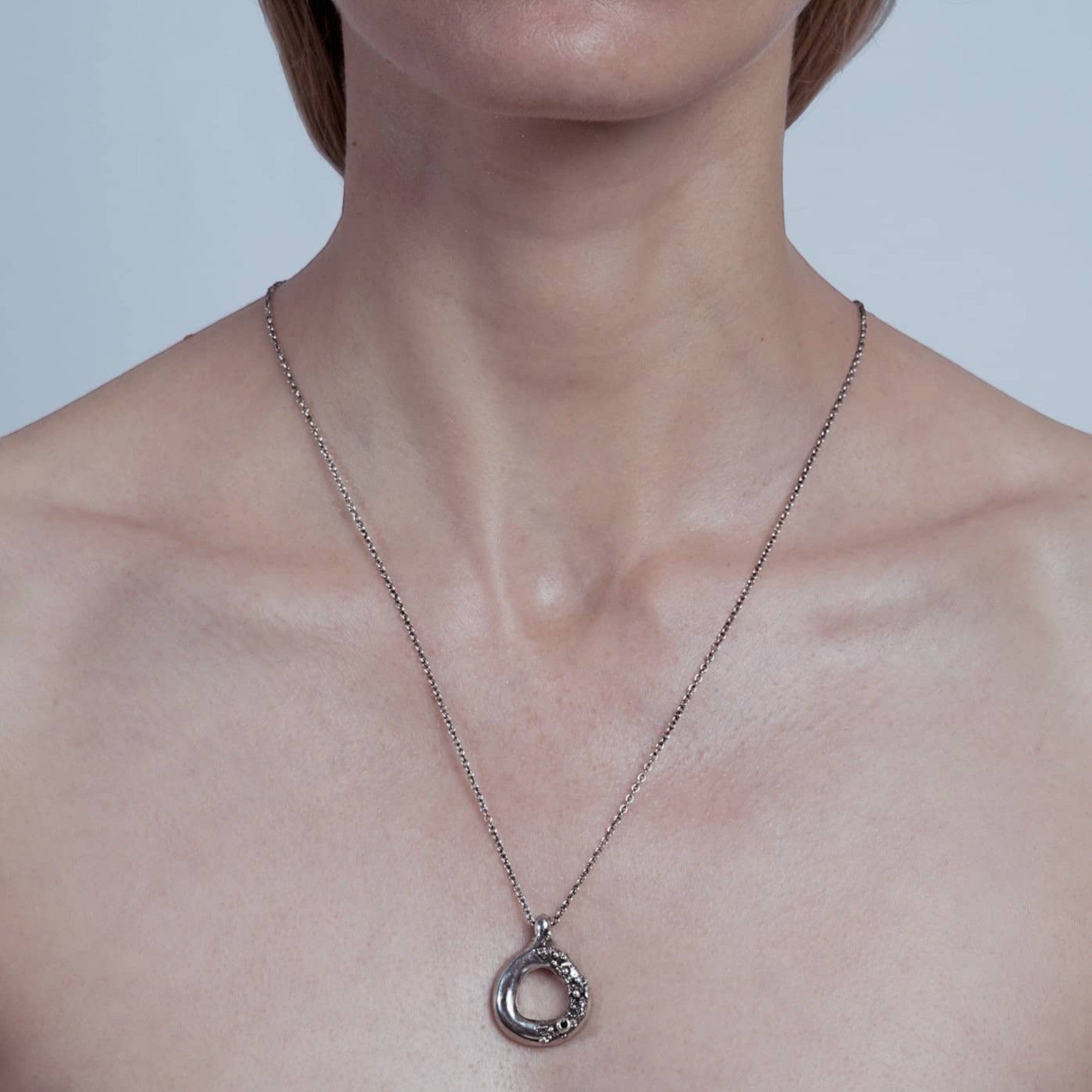 asterism pendant necklace in silver with black diamond, product image, INNAN Jewellery Berlin