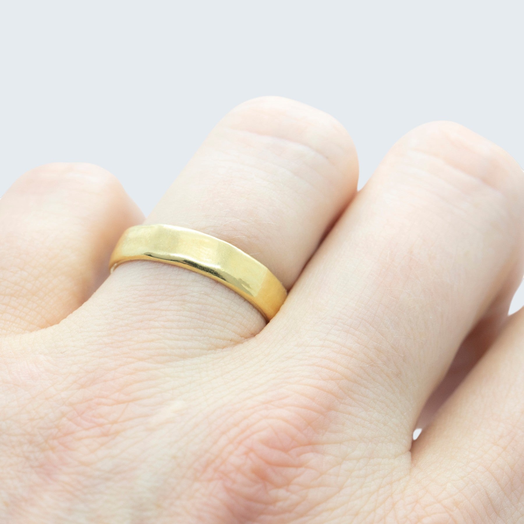 calliope wedding ring for him in yellow gold, product image side view, INNAN Jewellery Berlin
