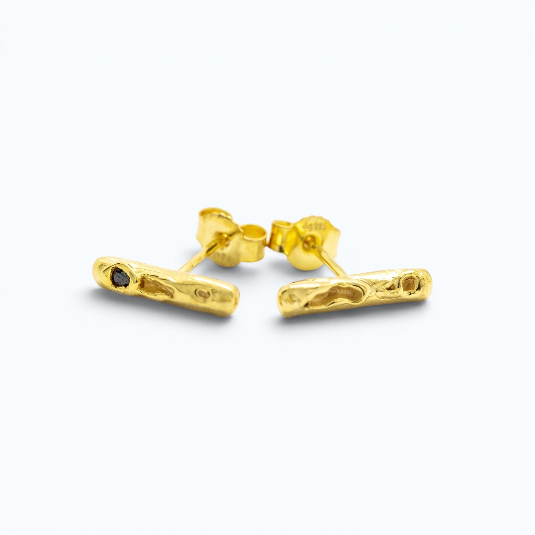 cenote bar earrings in silver with black diamond, product image, INNAN Jewellery Berlin