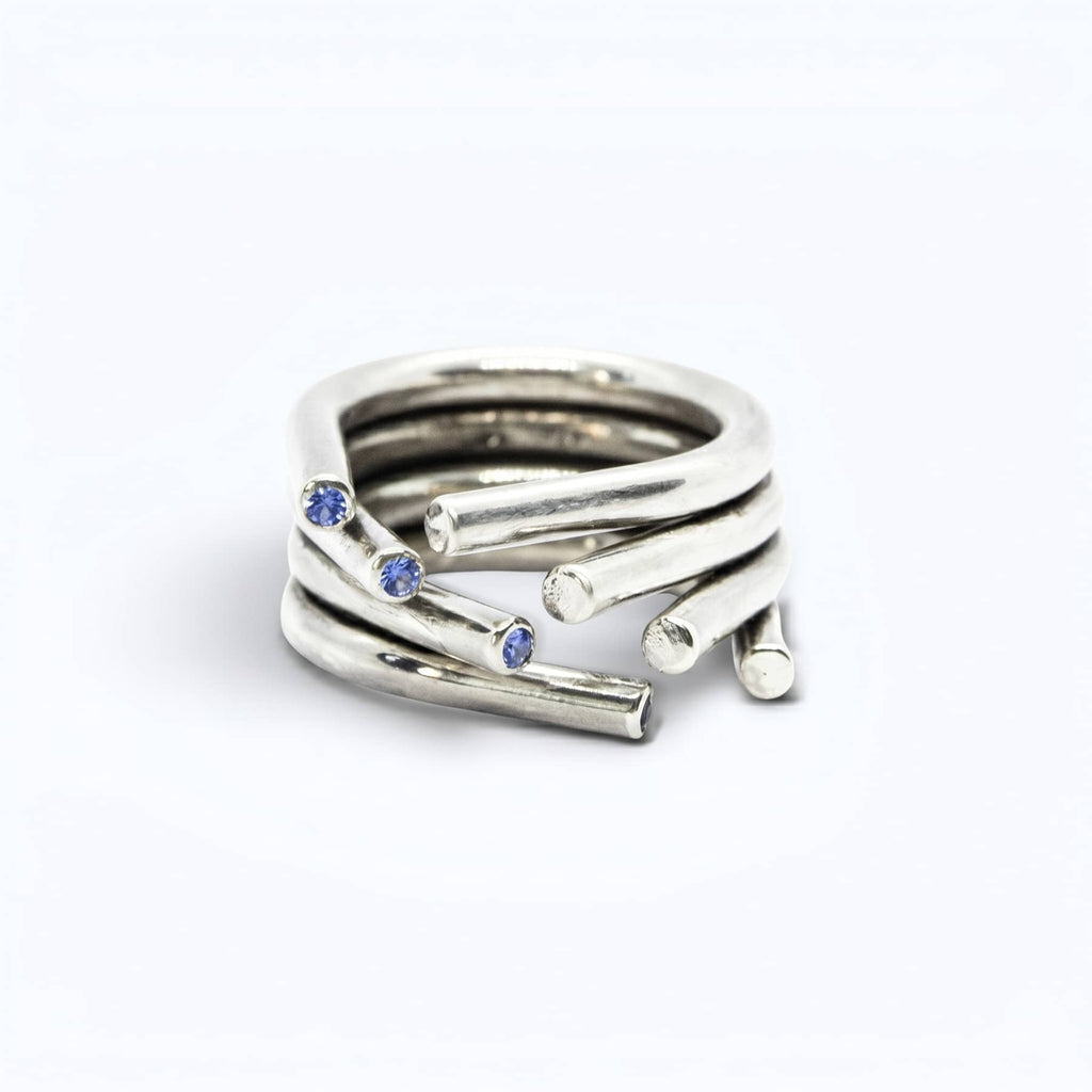 chaotic cascade ring in silver with blue sapphires, product image front view, INNAN Jewellery Berlin