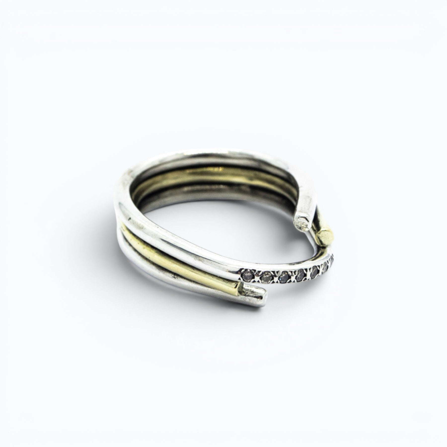 chaotic petite infinity ring in silver and  yellow gold with champagne diamonds, product image side view, INNAN Jewellery Berlin