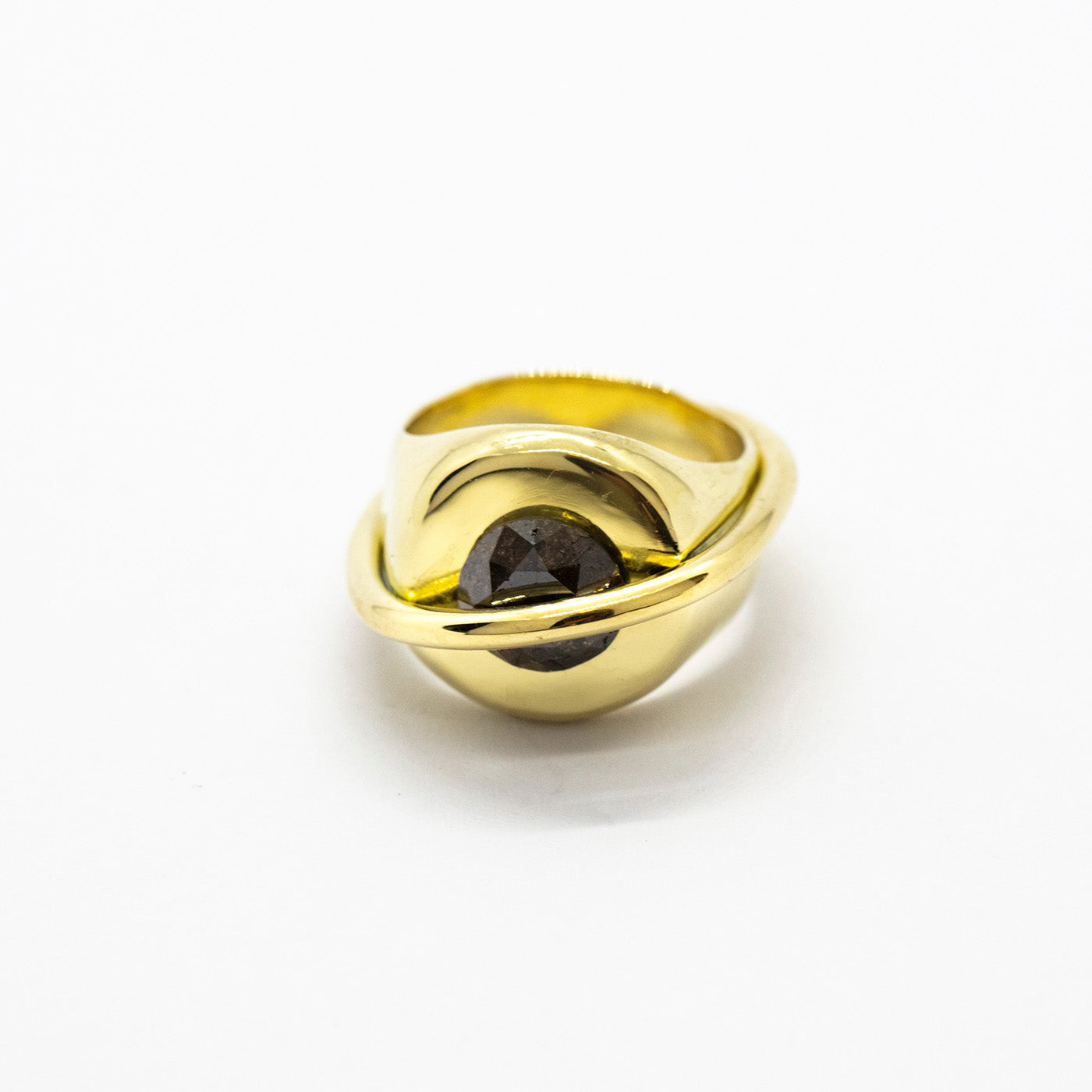 Ring chaotic signet product view 18 ct yellow gold 2.3 ct dark amber diamond innan jewellery independent atelier berlin