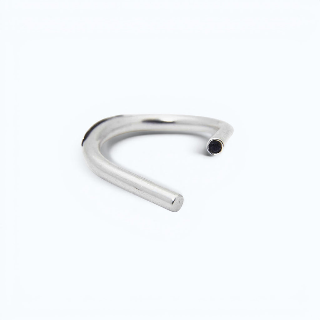 chaotic curve ring in silver with black diamond, product image, INNAN Jewellery Berlin