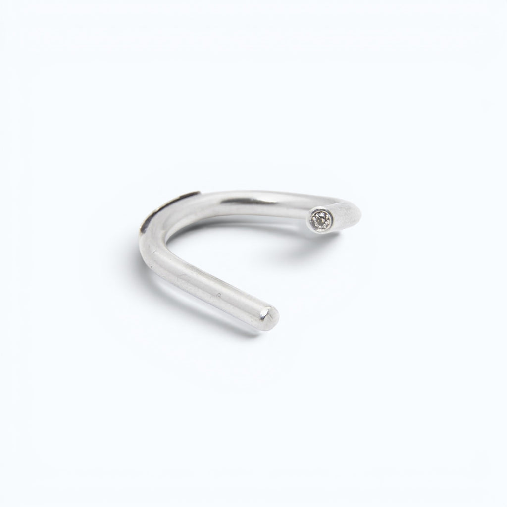 chaotic curve ring in silver with champagne diamond, product image, INNAN Jewellery Berlin