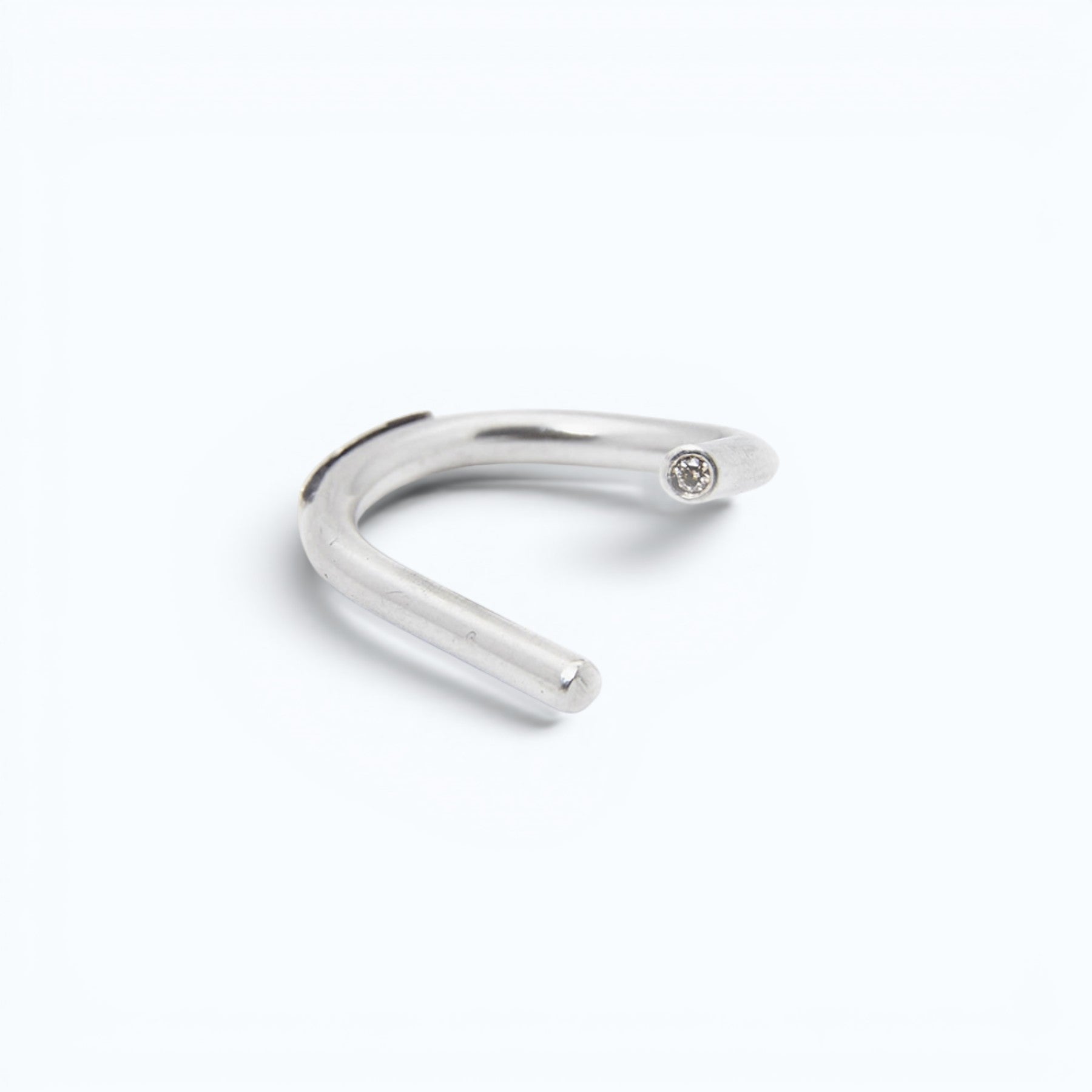 chaotic curve ring in silver with champagne diamond, product image, INNAN Jewellery Berlin