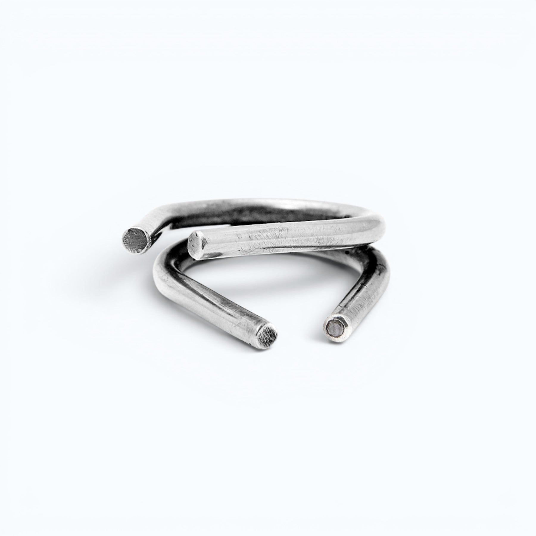 chaotic duo ring in silver with a black diamond, product image, INNAN Jewellery Berlin