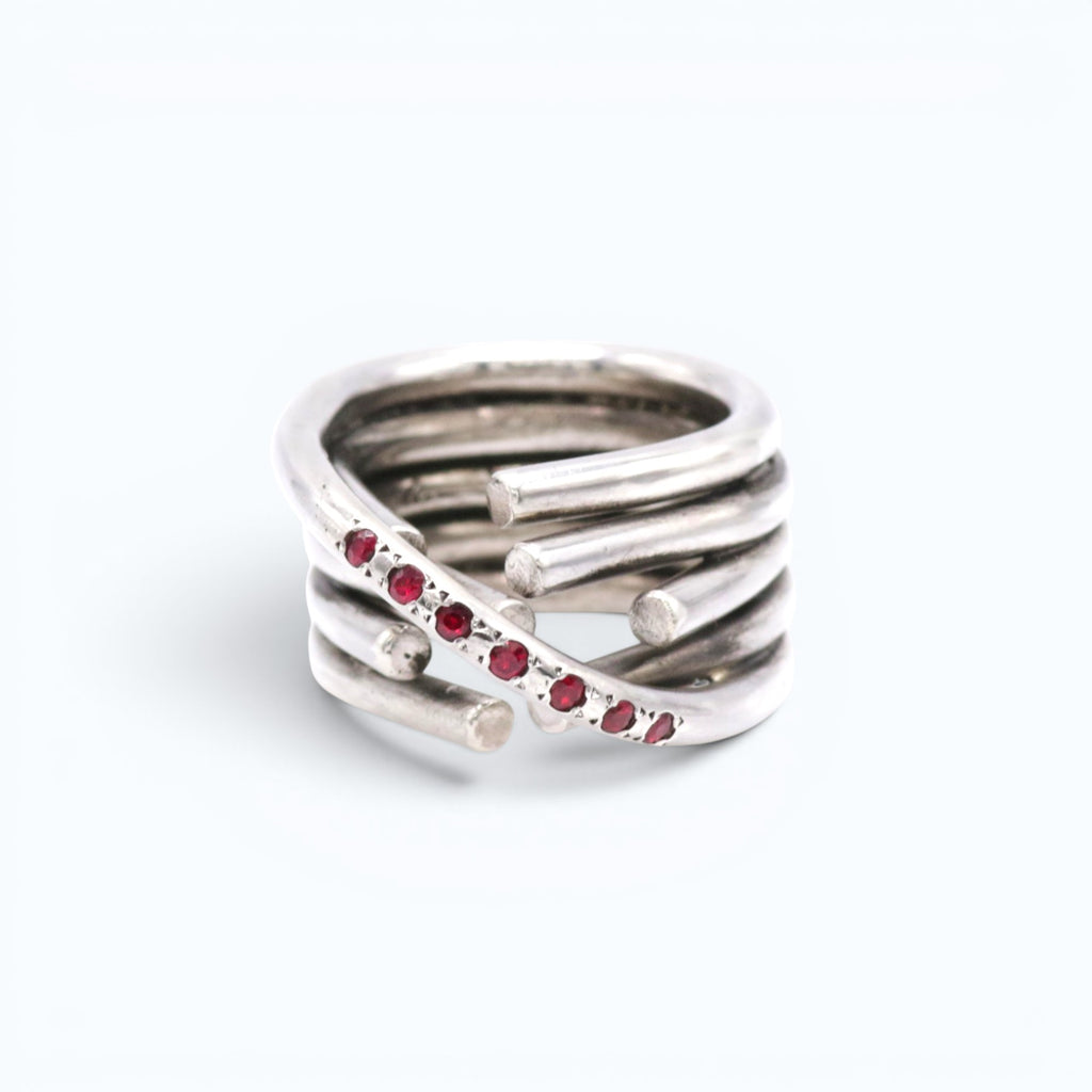 chaotic infinity ring in silver with rubies, product image front view, INNAN Jewellery Berlin