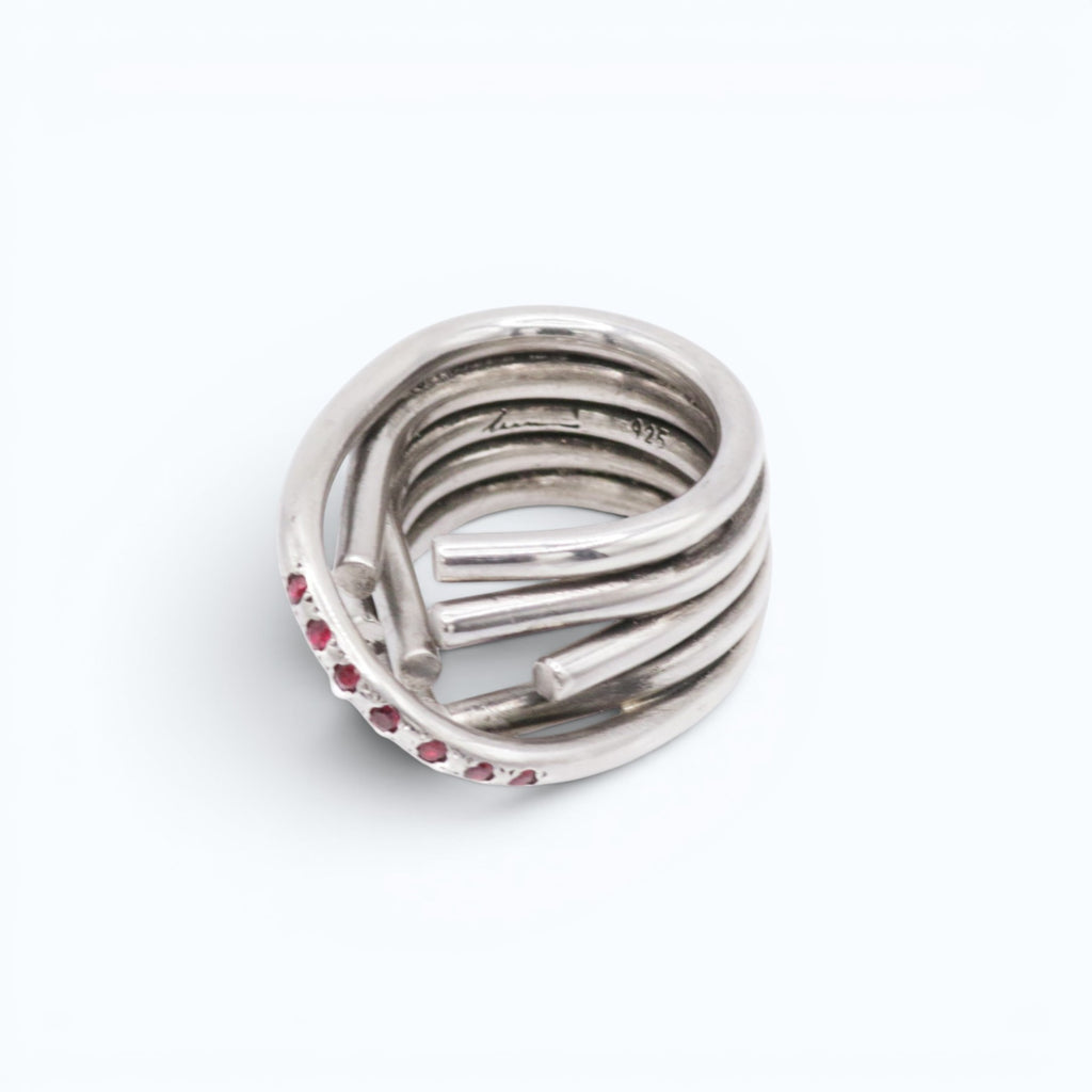 chaotic infinity ring in silver with rubies, product image side view, INNAN Jewellery Berlin