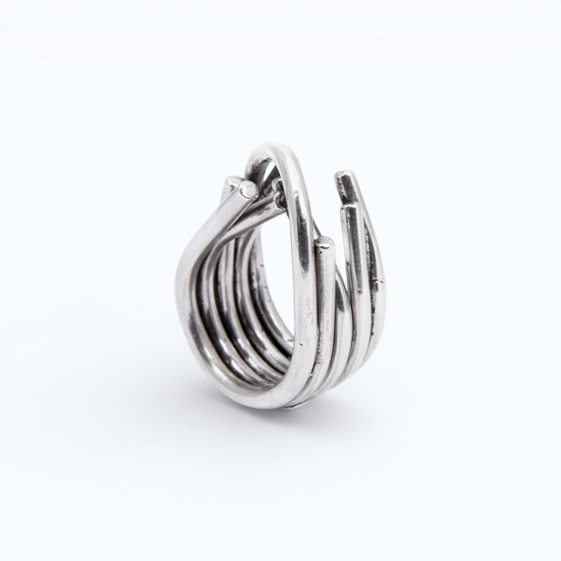 chaotic infinity ring in silver, product image side view, INNAN Jewellery Berlin