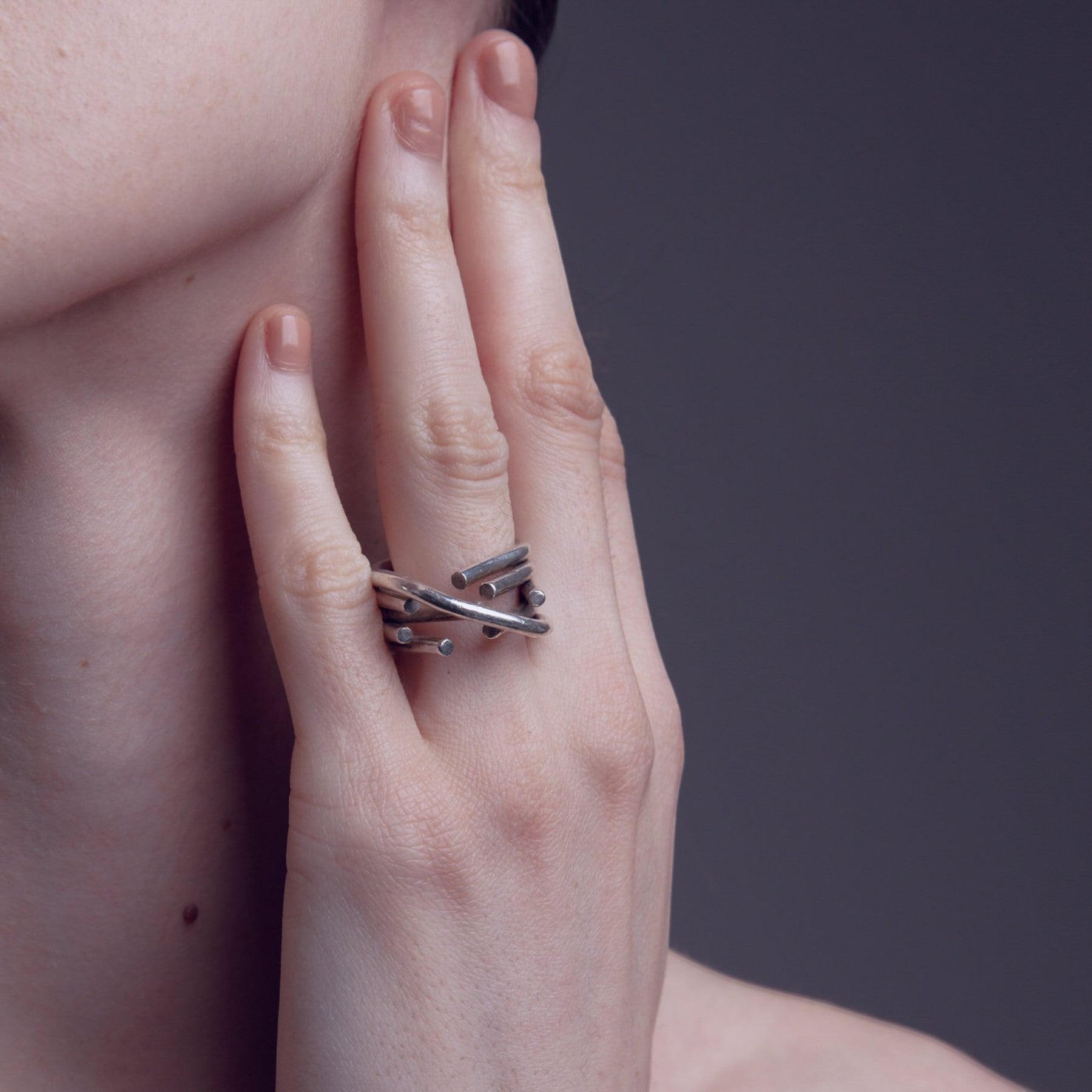 chaotic infinity ring in silver, product image front view, INNAN Jewellery Berlin
