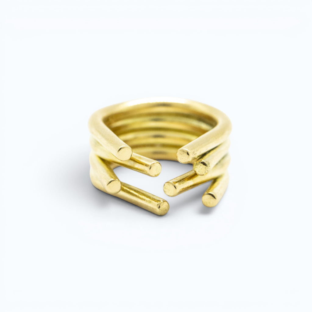 chaotic ring constructed of 4 curves in yellow gold, product image front view, INNAN Jewellery Berlin