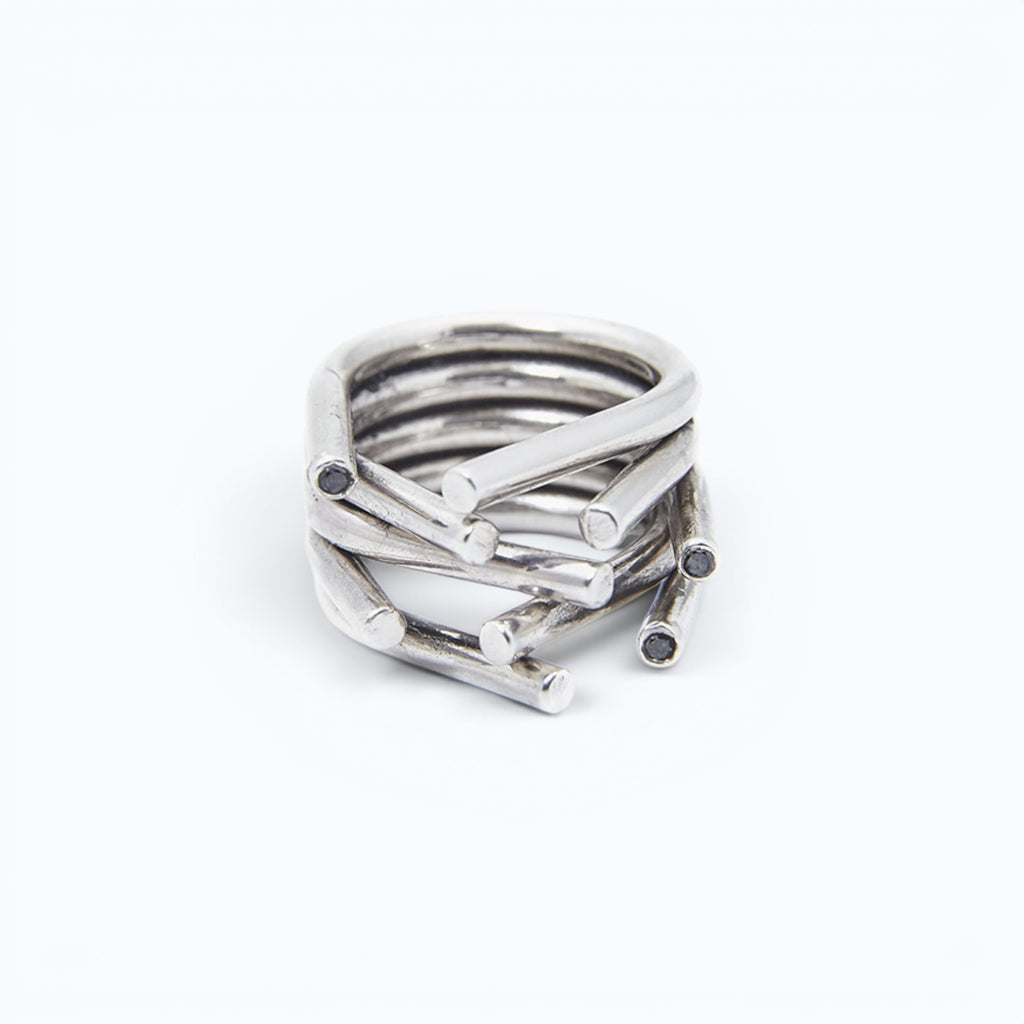chaotic ring in silver with black diamonds, product image front view, INNAN Jewellery Berlin