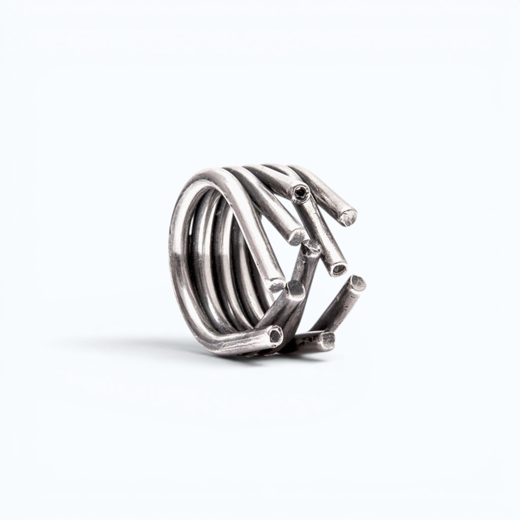 chaotic ring in silver with black diamonds, product image side view, INNAN Jewellery Berlin