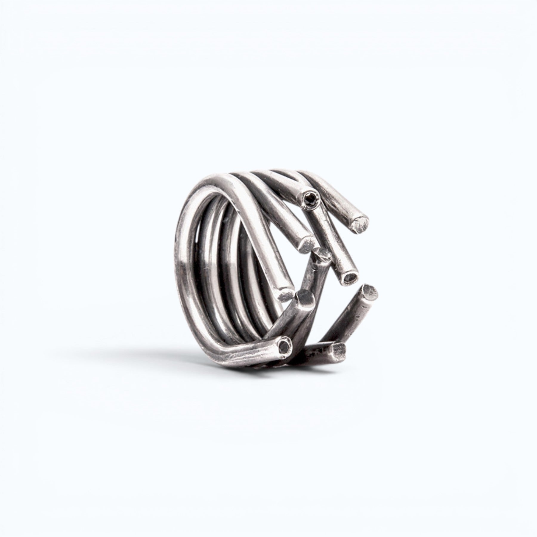 chaotic ring in silver with black diamonds, product image side view, INNAN Jewellery Berlin
