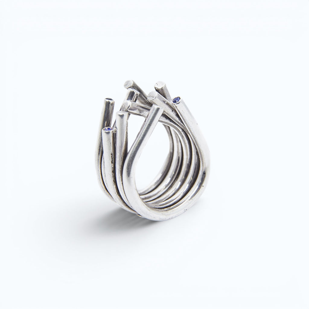 chaotic petite infinity ring in silver with blue sapphires, product image side view, INNAN Jewellery Berlin