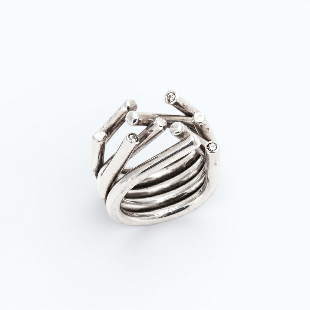 chaotic ring in silver with champagne diamonds, product image side view, INNAN Jewellery Berlin