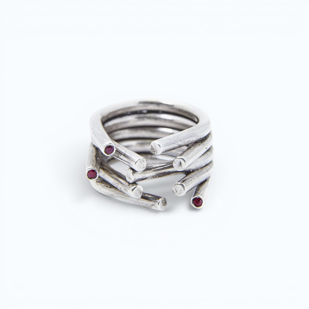 chaotic ring in silver with rubies, product image front view, INNAN Jewellery Berlin