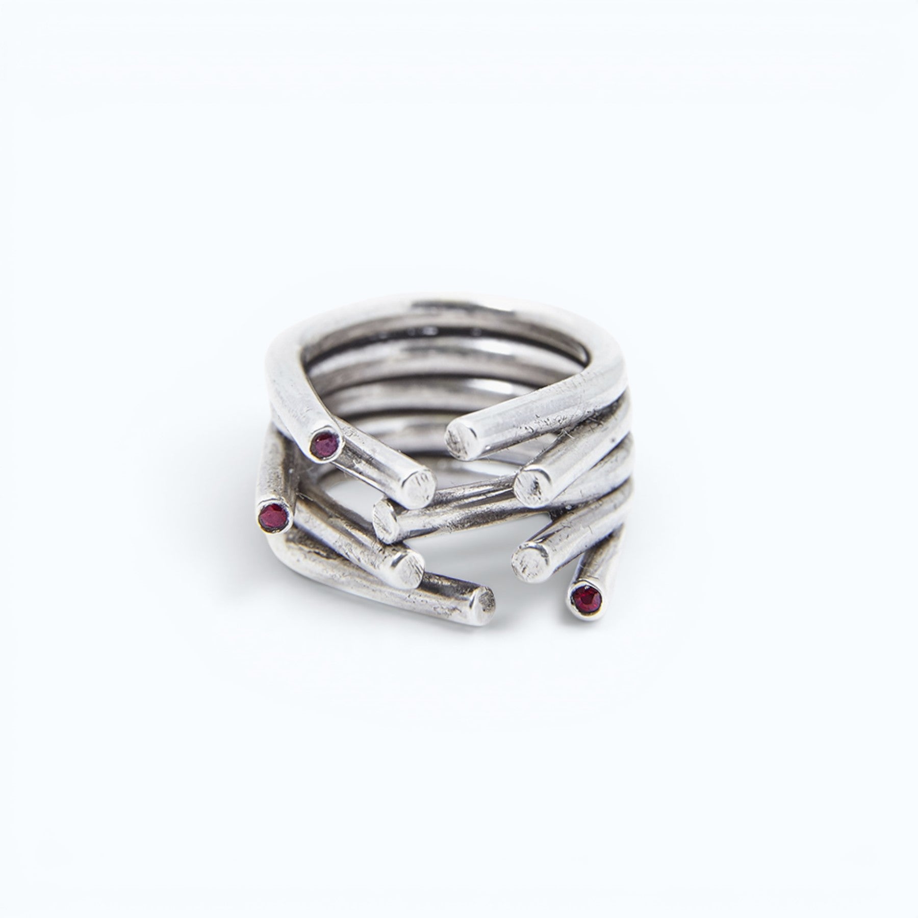 chaotic ring in silver with rubies, product image front view, INNAN Jewellery Berlin