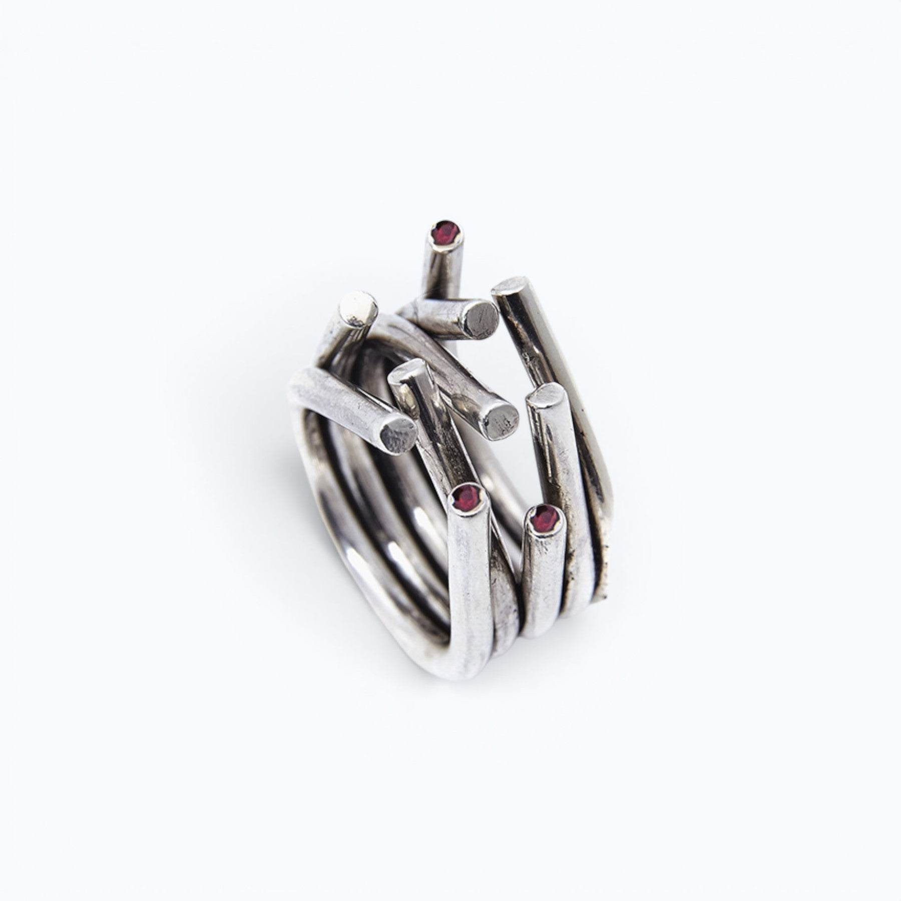 chaotic ring in silver with rubies, product image front view, INNAN Jewellery Berlin