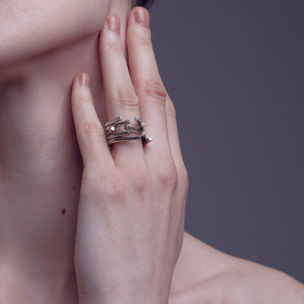 chaotic ring in silver, worn, INNAN Jewellery Berlin