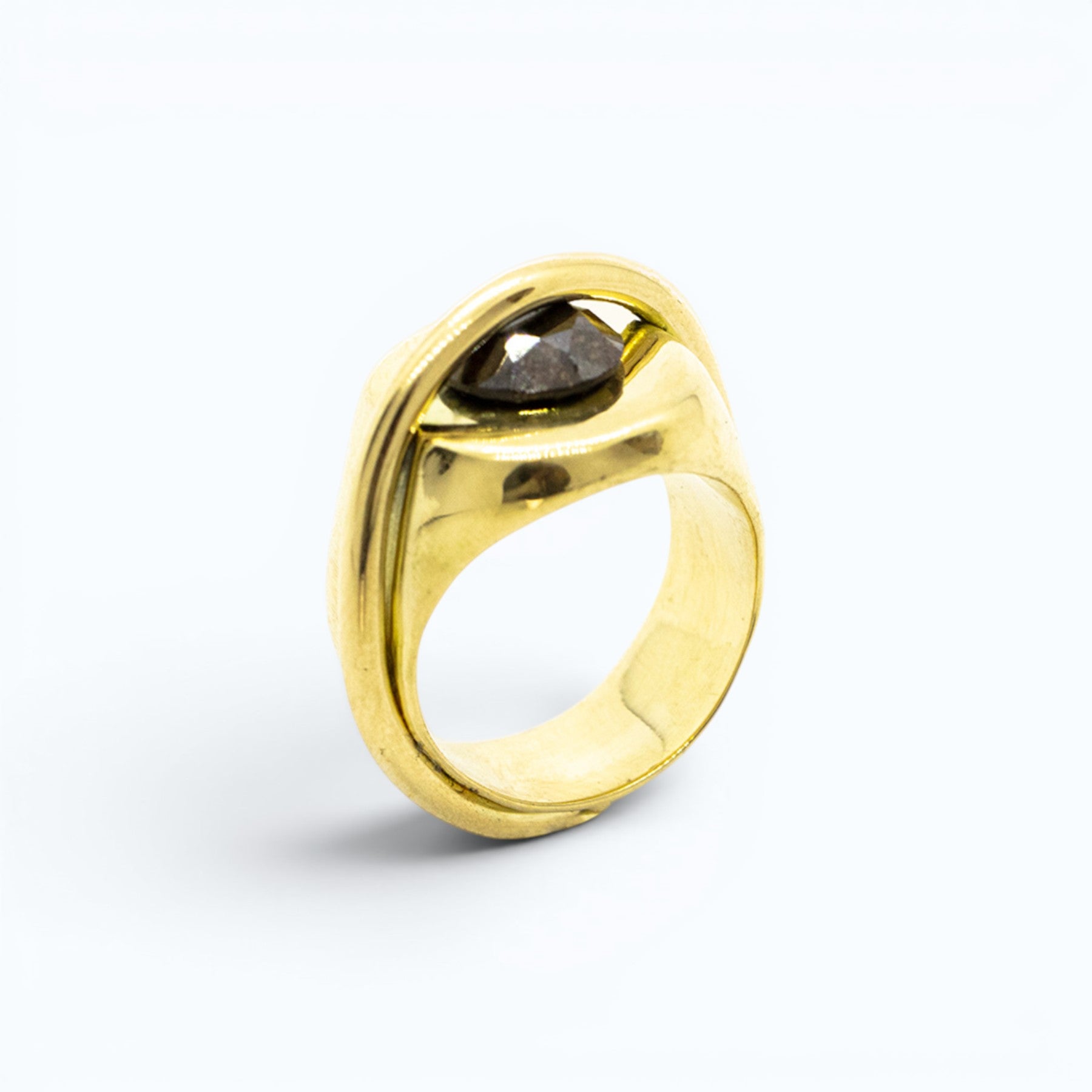 chaotic signet ring in 18 ct yellow gold with 2.3 ct dark amber diamond, product image vertical view, INNAN Jewellery Berlin