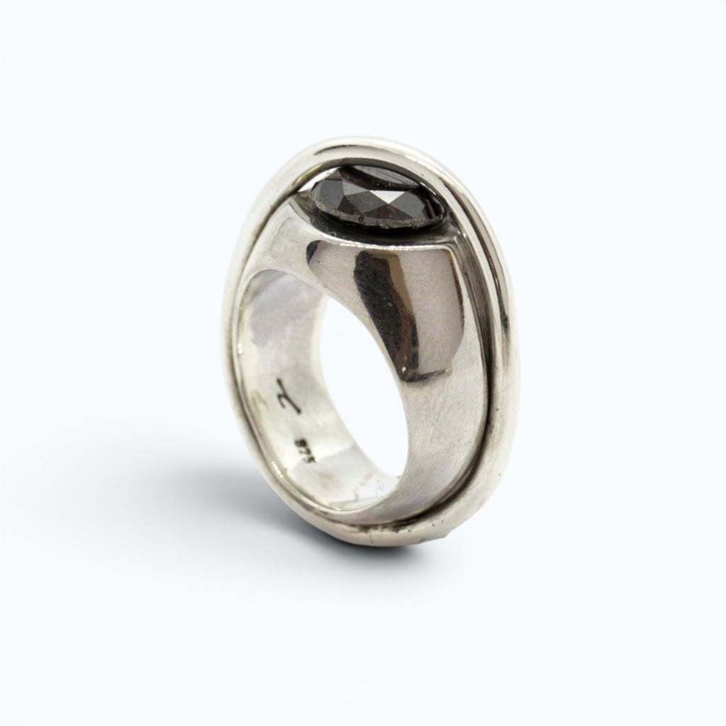 chaotic signet ring in silver with 3.47 ct deep mahogany diamond, product image vertical view, INNAN Jewellery Berlin