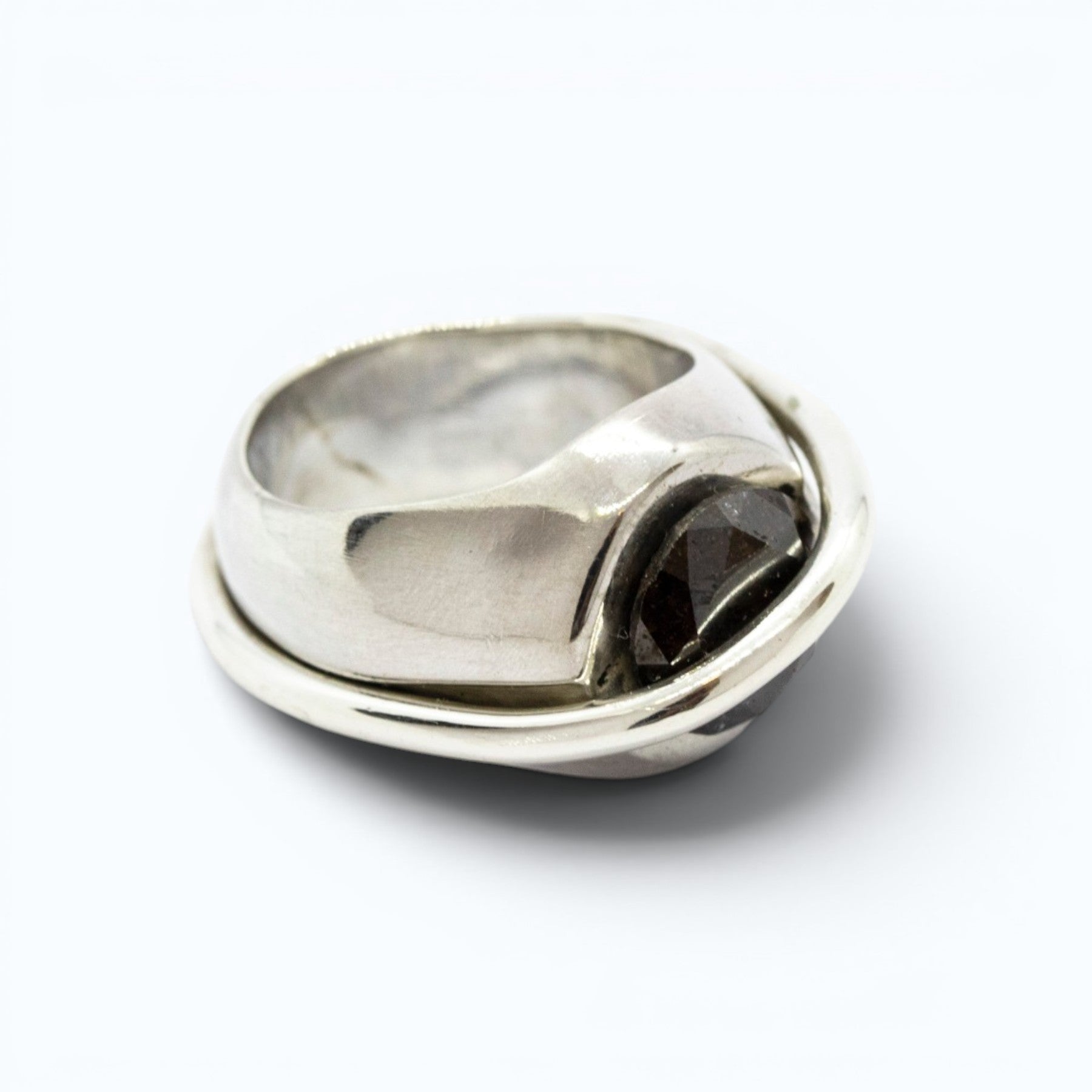 chaotic signet ring in silver with 3.47 ct deep mahogany diamond, product image vertical view, INNAN Jewellery Berlin