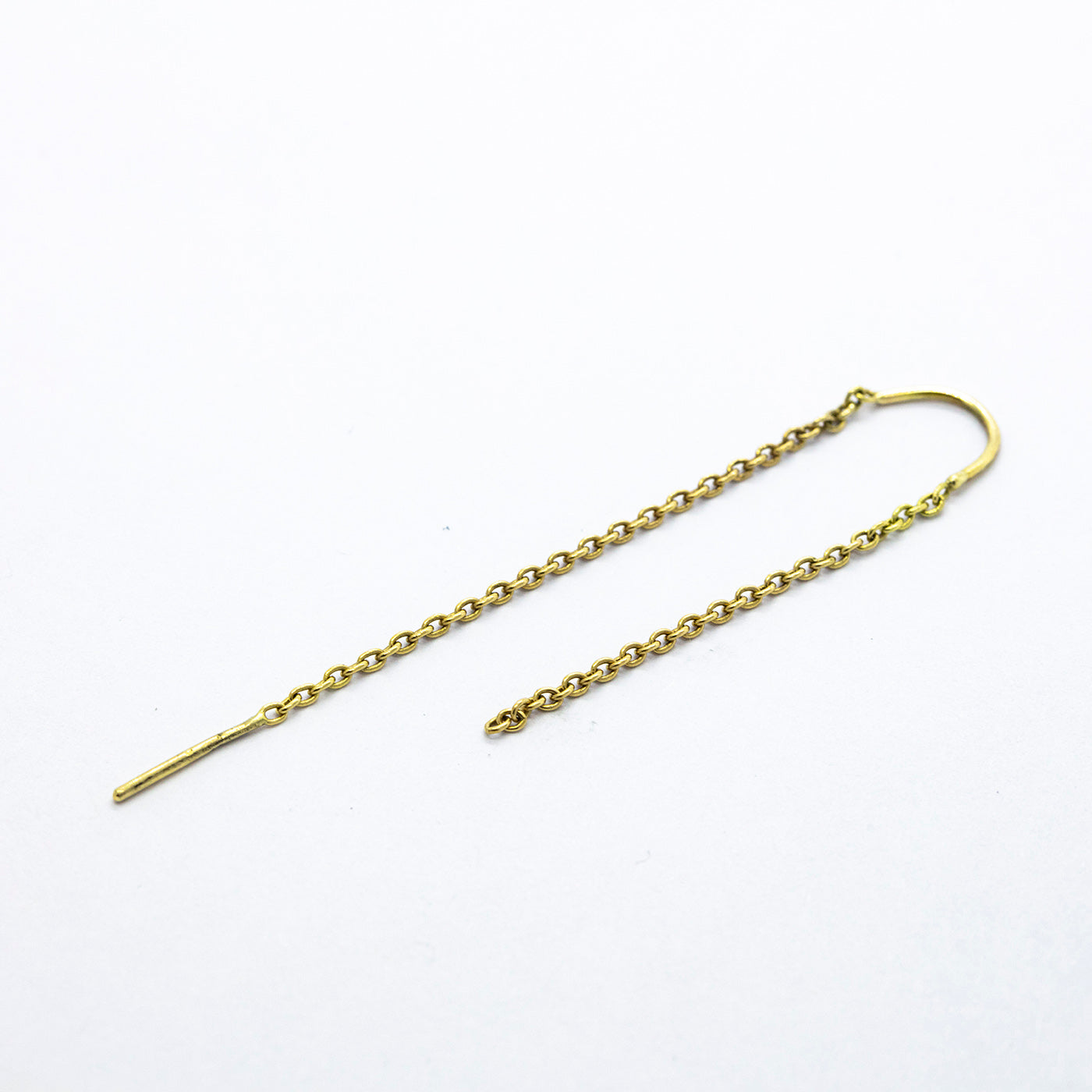 Earring Ray helix cartilage piercing chain 18ct yellow gold product view innan jewellery independent atelier berlin