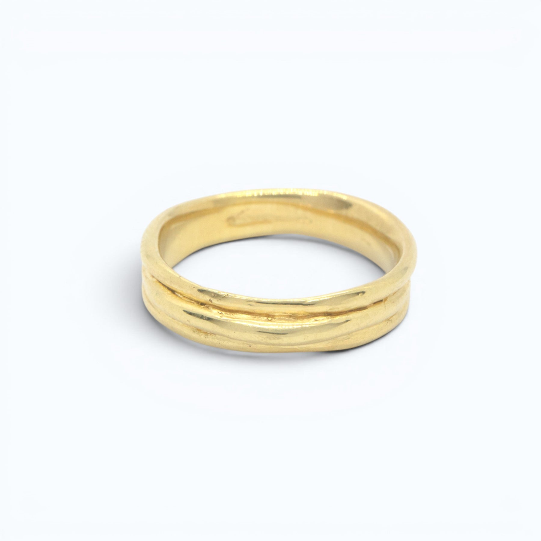 embrace wedding ring for her in yellow gold, product image front view, INNAN Jewellery Berlin