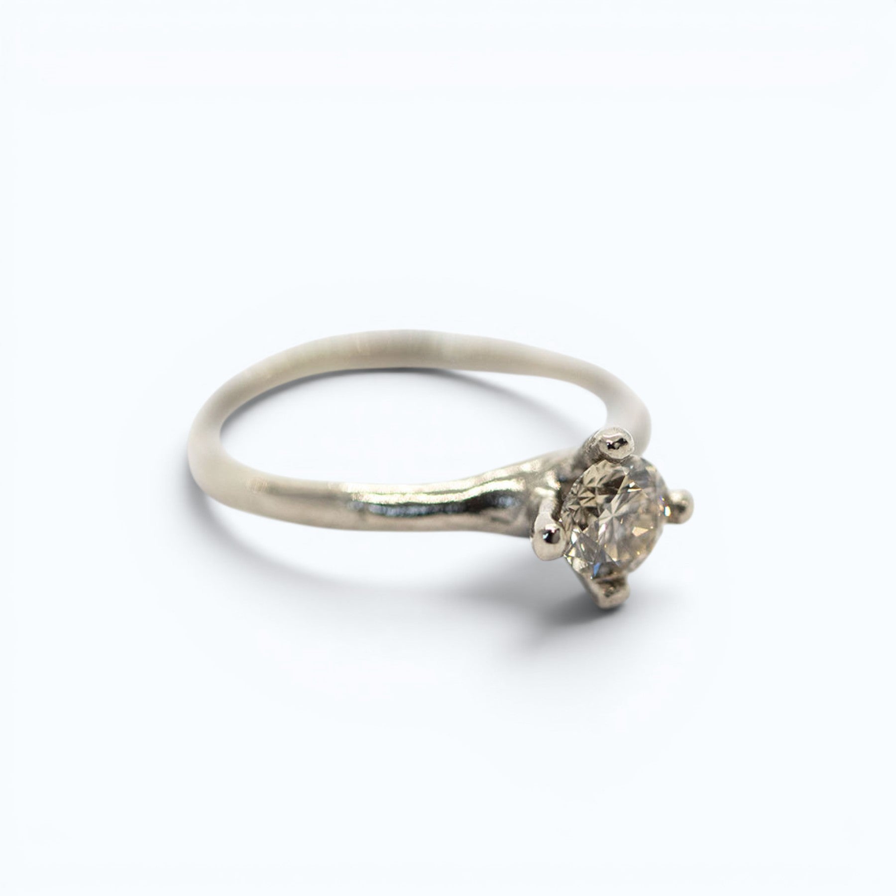 Erato II W engagement or anniversary ring in white gold with 0.7 ct champagne diamond, product image side view, INNAN Jewellery Berlin
