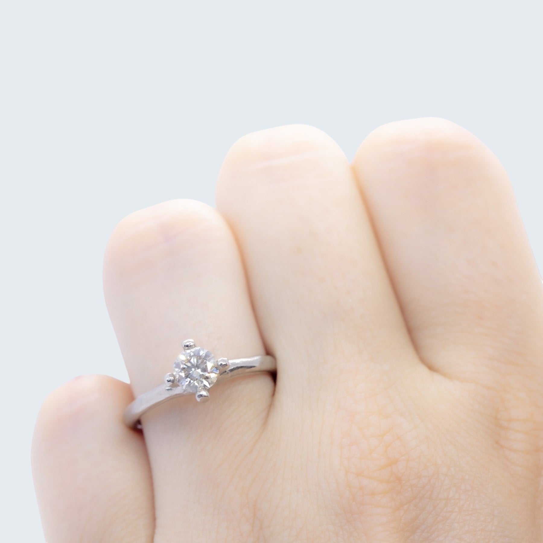 Erato II W engagement or anniversary ring in white gold with 0.7 ct champagne diamond, product image, INNAN Jewellery Berlin