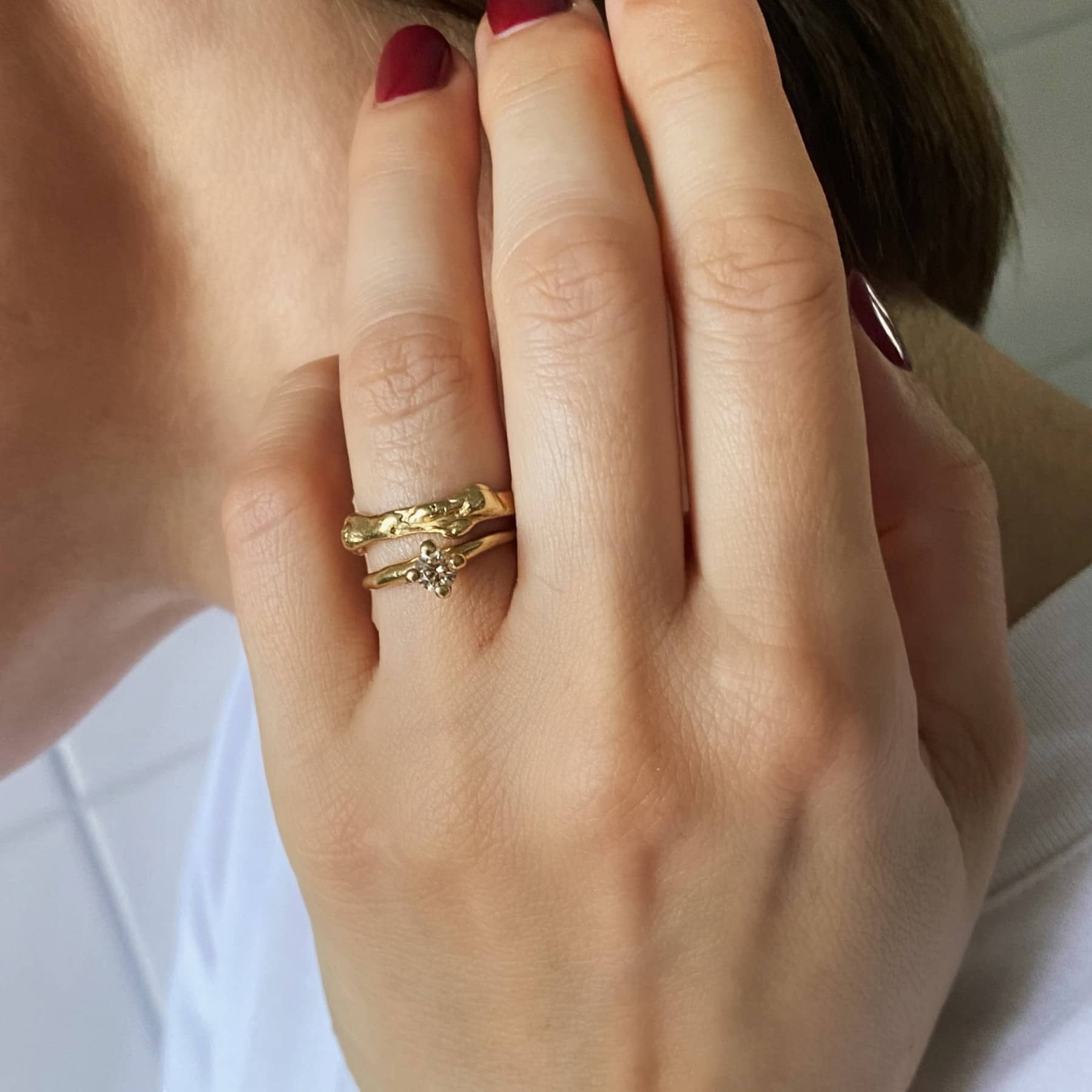 erato II engagement or anniversary ring in yellow gold with 0.29 ct champagne diamond, product image front view, INNAN Jewellery Berlin
