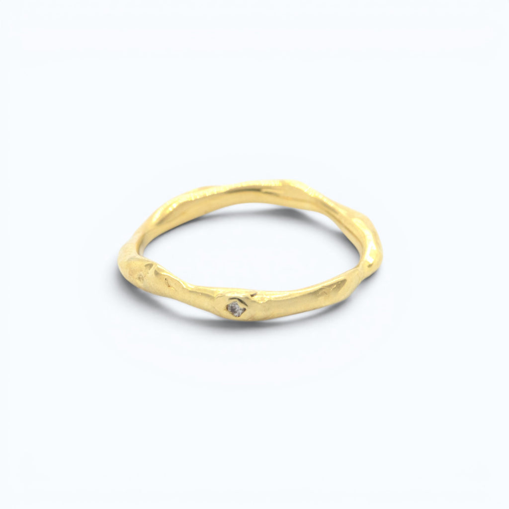 erato wedding ring for her in yellow gold with champagne diamonds, product image back view, INNAN Jewellery Berlin