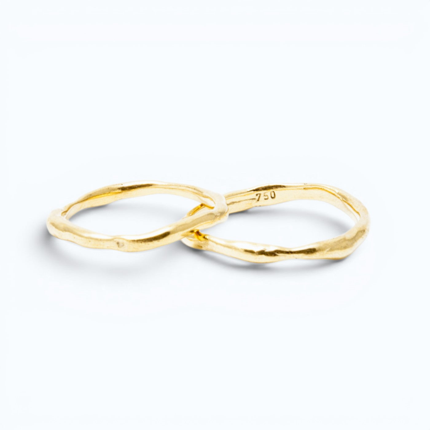 erato  hers and his wedding bands in yellow gold, product image, INNAN Jewellery Berlin