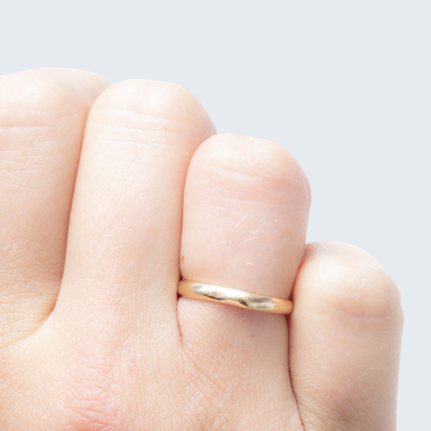 esme wedding ring for him in yellow gold, product image, INNAN Jewellery Berlin