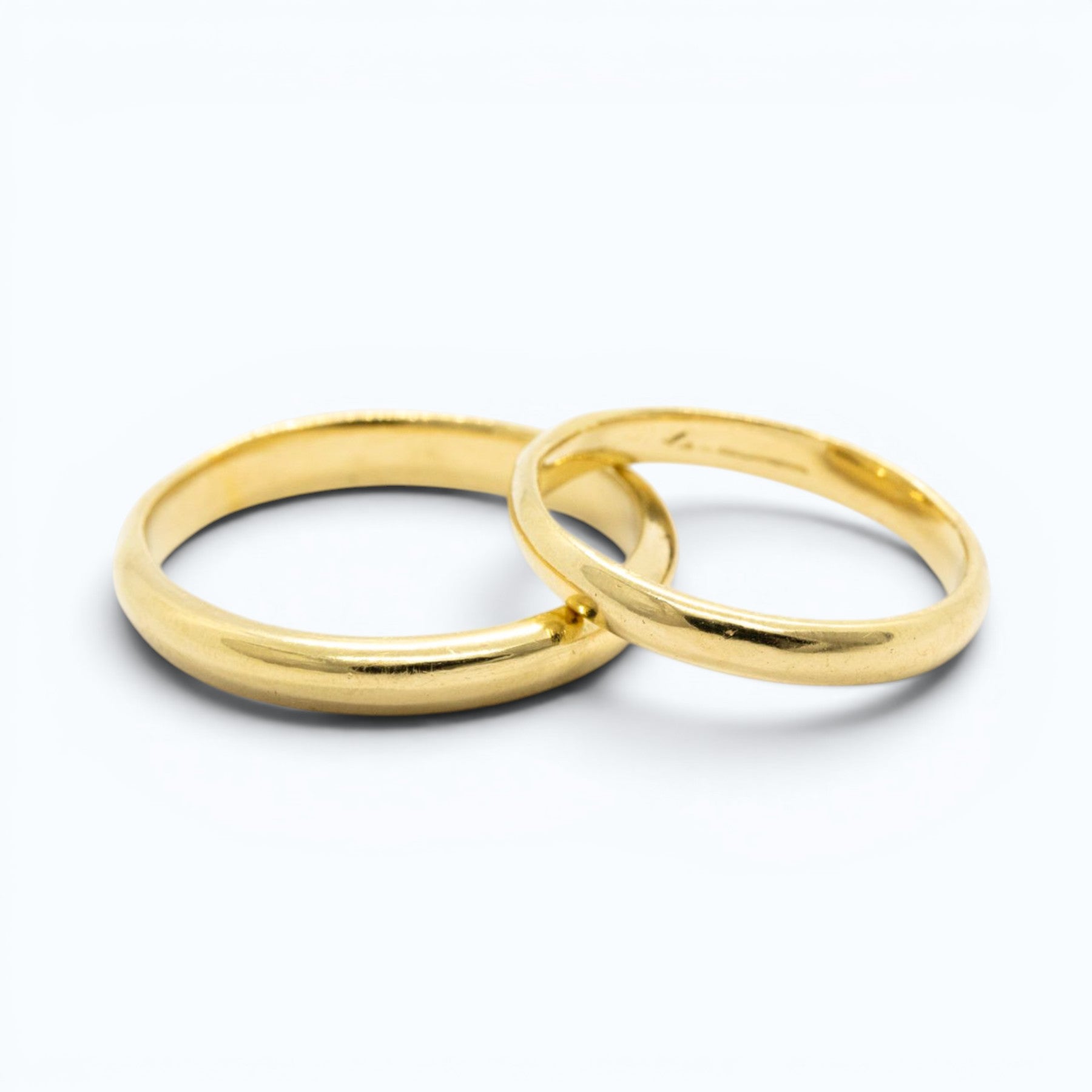 esme hers and his wedding bands in yellow gold, product image, INNAN Jewellery Berlin