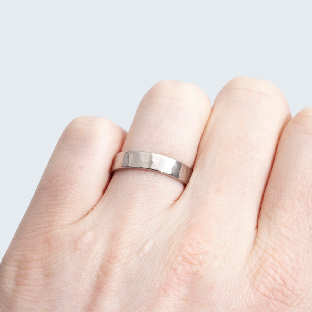 freya wedding ring for him in white gold, worn, INNAN Jewellery Berlin
