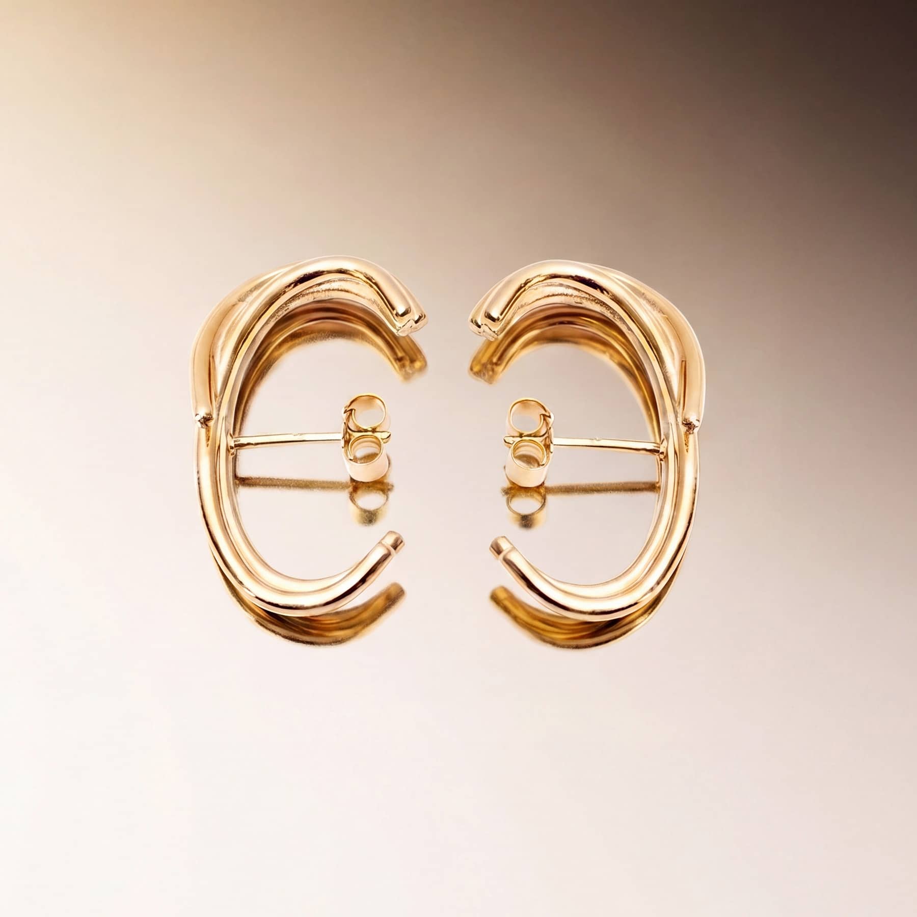 drift earrings in silver, worn on ear with flow ear cuffs, INNAN Jewellery Berlin