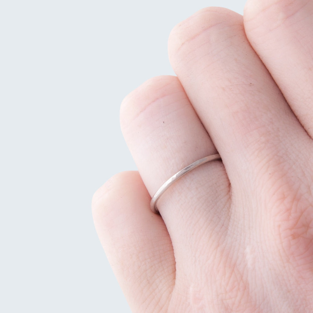 hera wedding ring for her in white gold, worn, INNAN Jewellery Berlin