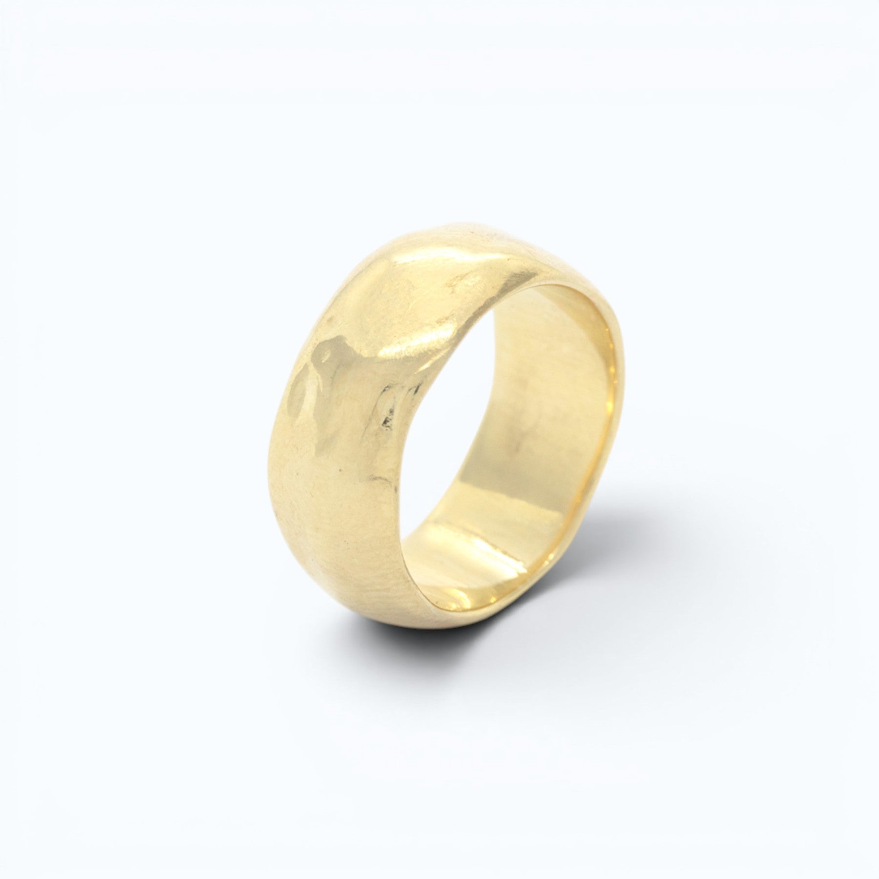 lada wedding ring for her in yellow gold, product image side view, INNAN Jewellery Berlin