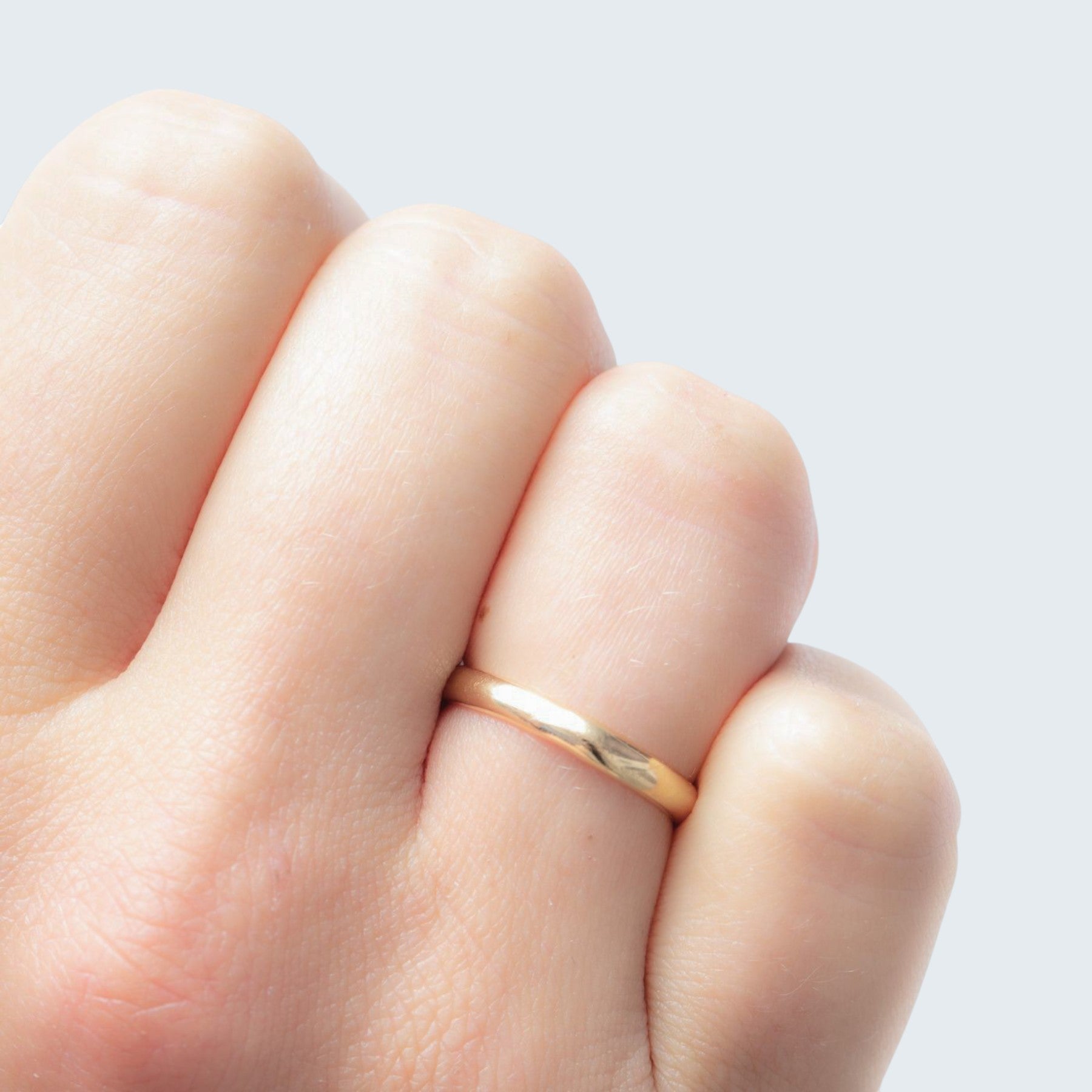 lea wedding ring for her in yellow gold, product image front view, INNAN Jewellery Berlin