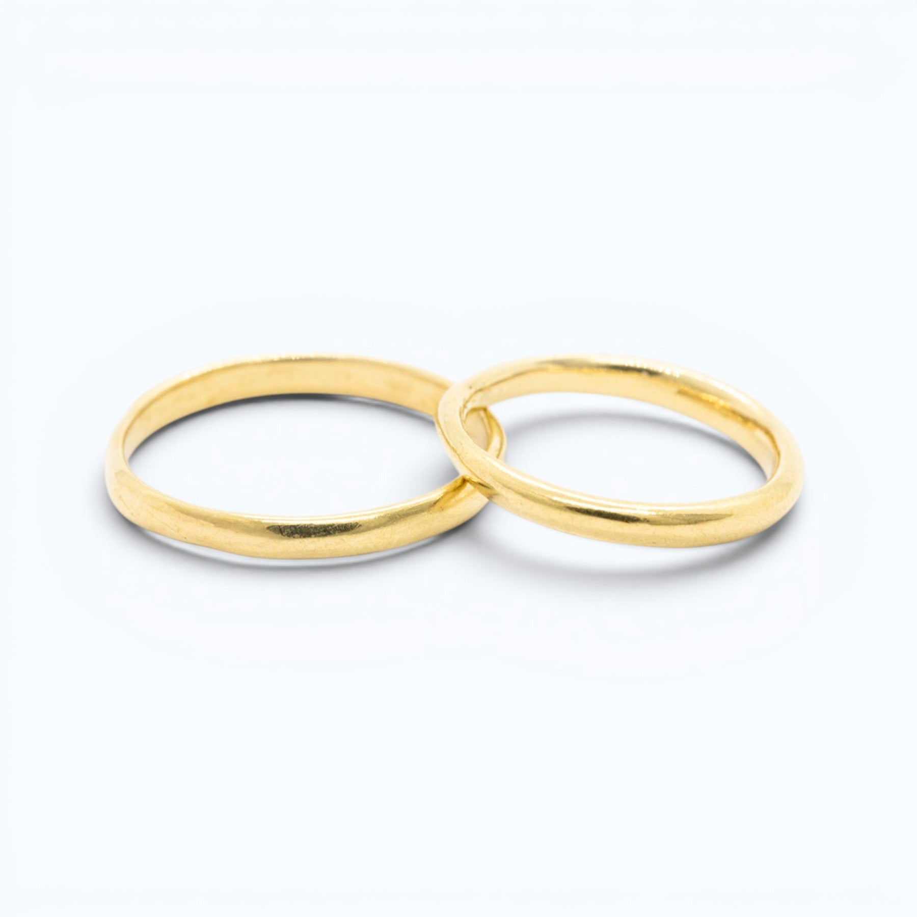 lea wedding ring for him in yellow gold, product image front view, INNAN Jewellery Berlin
