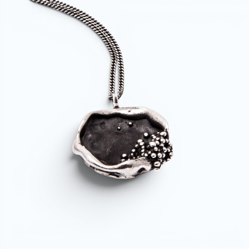 moonlight escape pendant necklace in silver, product image close-up, INNAN Jewellery Berlin