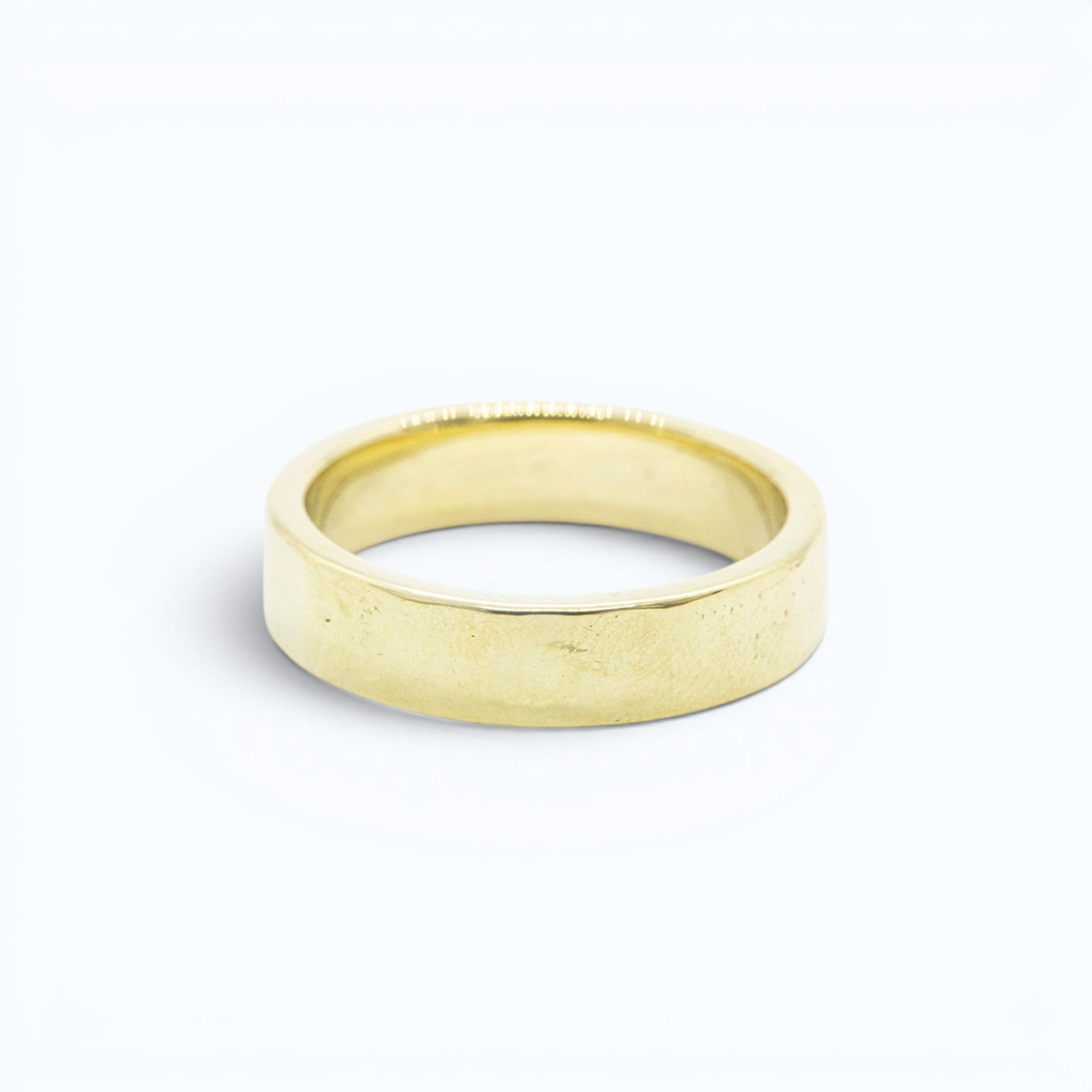 oshun wedding ring for him in yellow gold, product image, INNAN Jewellery Berlin