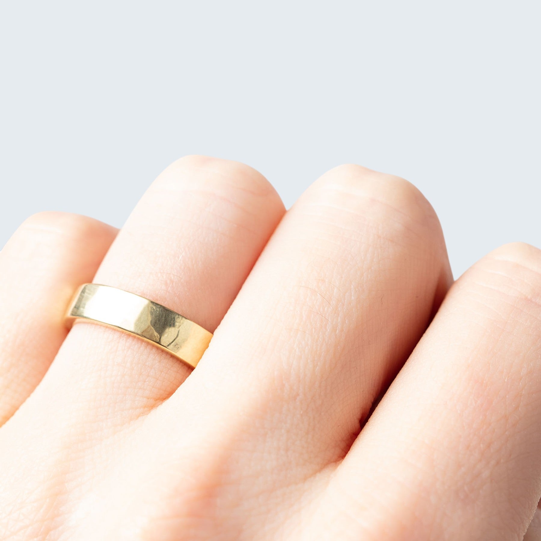 oshun wedding ring for him in yellow gold, product image, INNAN Jewellery Berlin